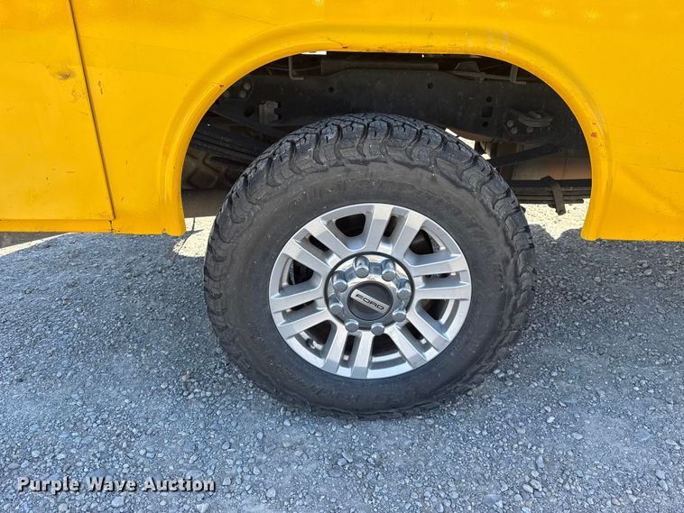 image for item NK9167 2019 Ford F350 Super Duty utility bed pickup truck