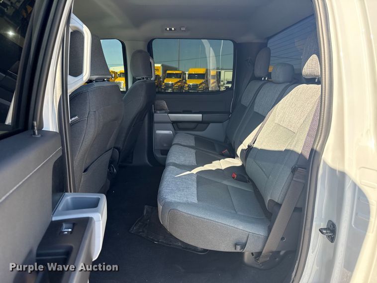 image for item NK9168 2026 Ford F250 Super Duty XLT Crew Cab pickup truck