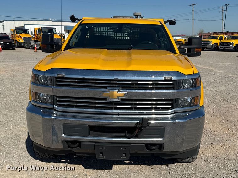 image for item NK9171 2018 Chevrolet Silverado 3500HD utility bed pickup truck