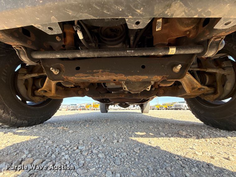 image for item NK9171 2018 Chevrolet Silverado 3500HD utility bed pickup truck