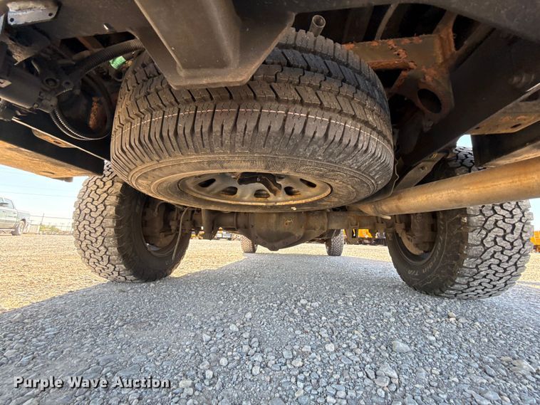 image for item NK9171 2018 Chevrolet Silverado 3500HD utility bed pickup truck