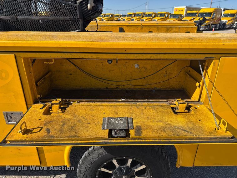 image for item NK9171 2018 Chevrolet Silverado 3500HD utility bed pickup truck