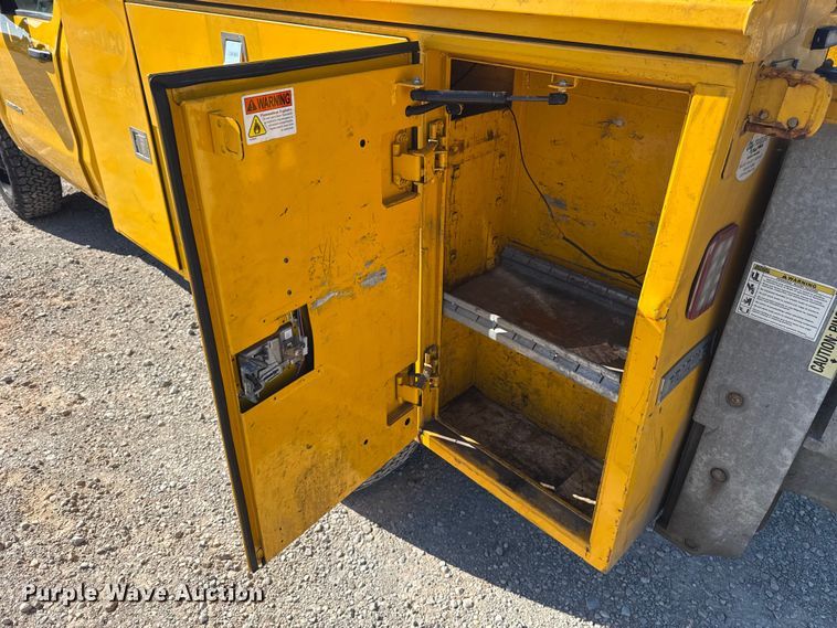 image for item NK9171 2018 Chevrolet Silverado 3500HD utility bed pickup truck