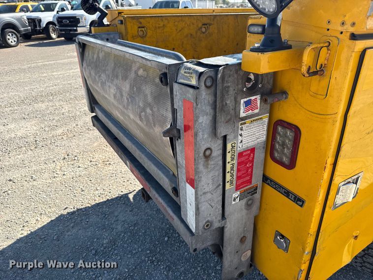 image for item NK9171 2018 Chevrolet Silverado 3500HD utility bed pickup truck