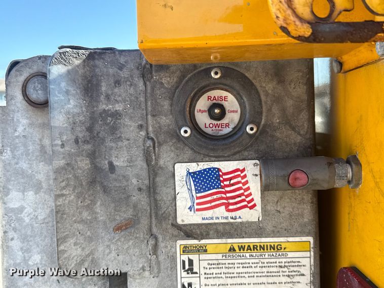 image for item NK9171 2018 Chevrolet Silverado 3500HD utility bed pickup truck