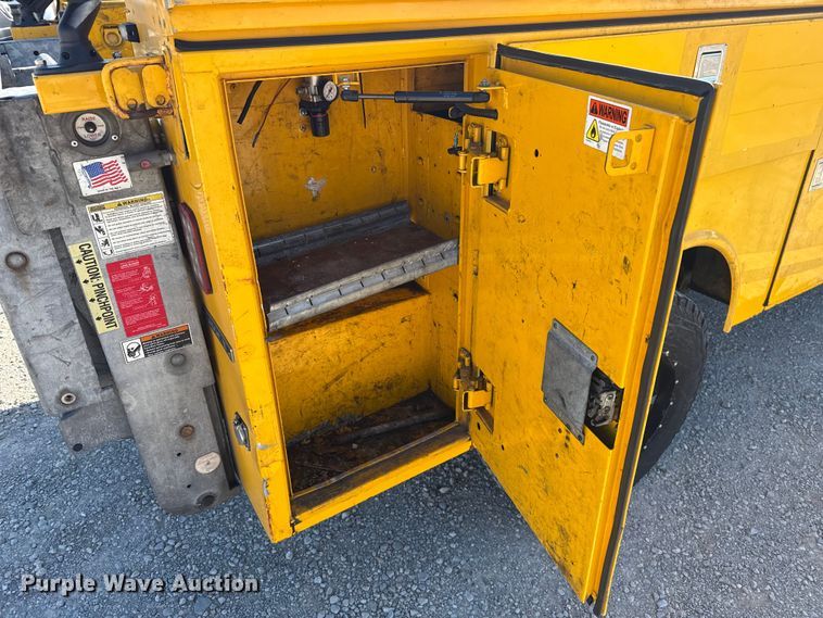 image for item NK9171 2018 Chevrolet Silverado 3500HD utility bed pickup truck