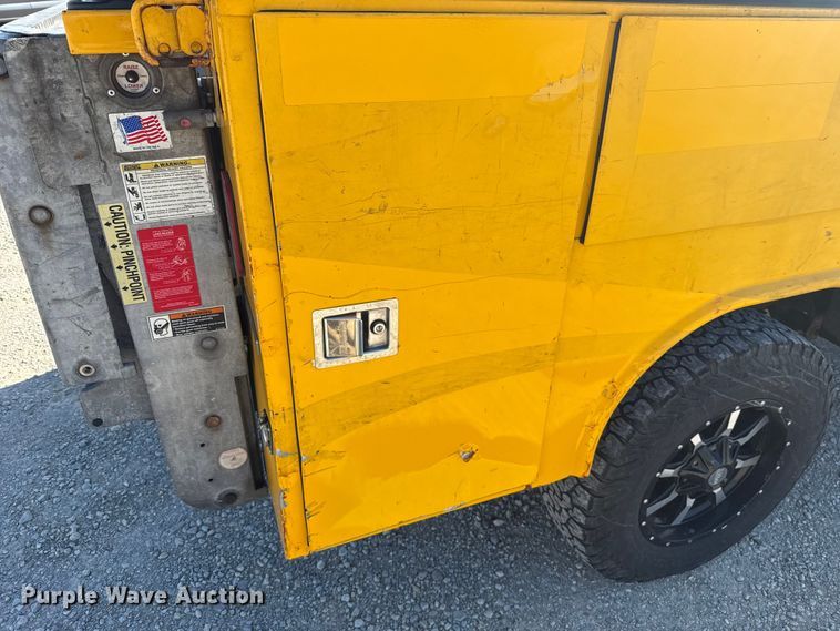 image for item NK9171 2018 Chevrolet Silverado 3500HD utility bed pickup truck