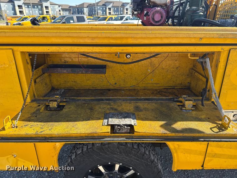 image for item NK9171 2018 Chevrolet Silverado 3500HD utility bed pickup truck