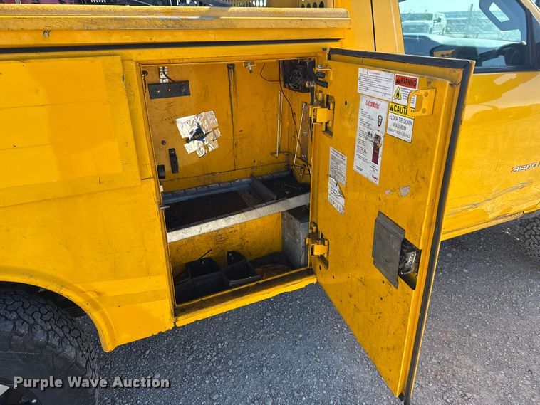 image for item NK9171 2018 Chevrolet Silverado 3500HD utility bed pickup truck