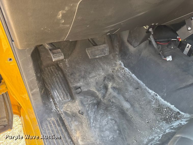 image for item NK9171 2018 Chevrolet Silverado 3500HD utility bed pickup truck