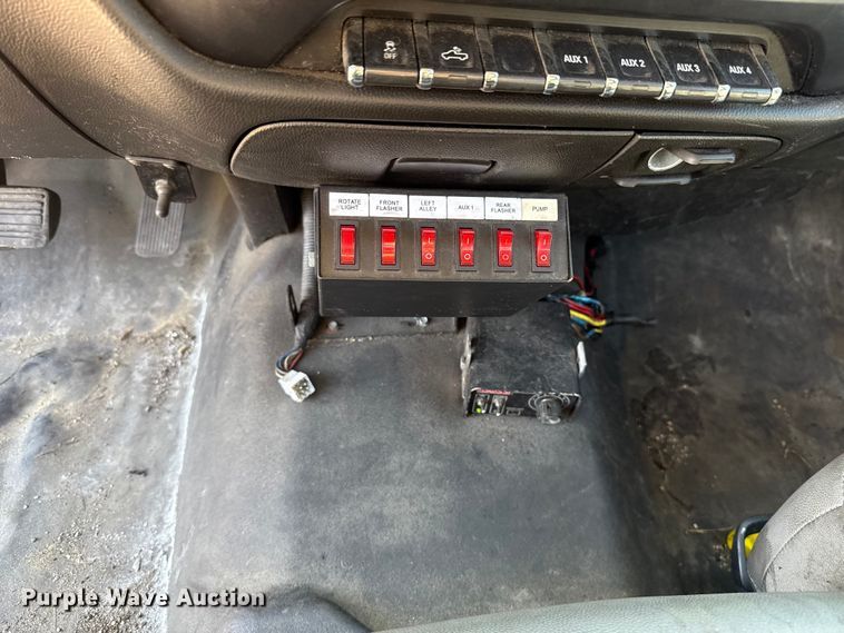 image for item NK9171 2018 Chevrolet Silverado 3500HD utility bed pickup truck