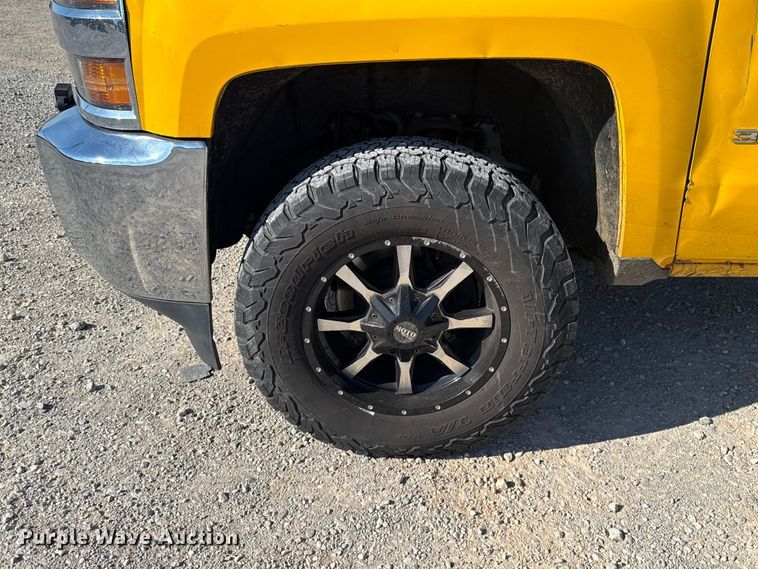 image for item NK9171 2018 Chevrolet Silverado 3500HD utility bed pickup truck