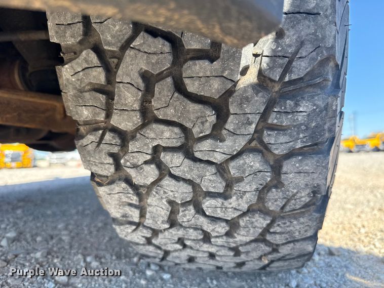 image for item NK9171 2018 Chevrolet Silverado 3500HD utility bed pickup truck