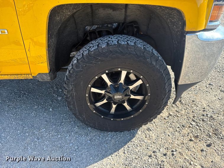 image for item NK9171 2018 Chevrolet Silverado 3500HD utility bed pickup truck