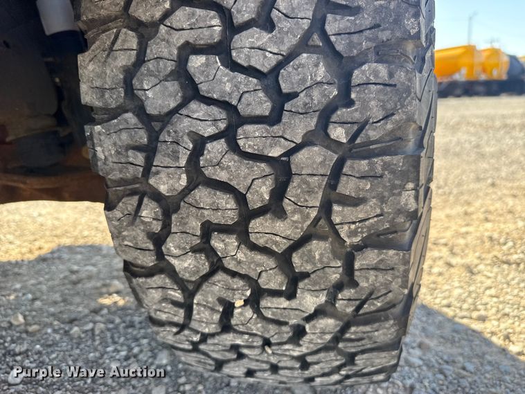 image for item NK9171 2018 Chevrolet Silverado 3500HD utility bed pickup truck