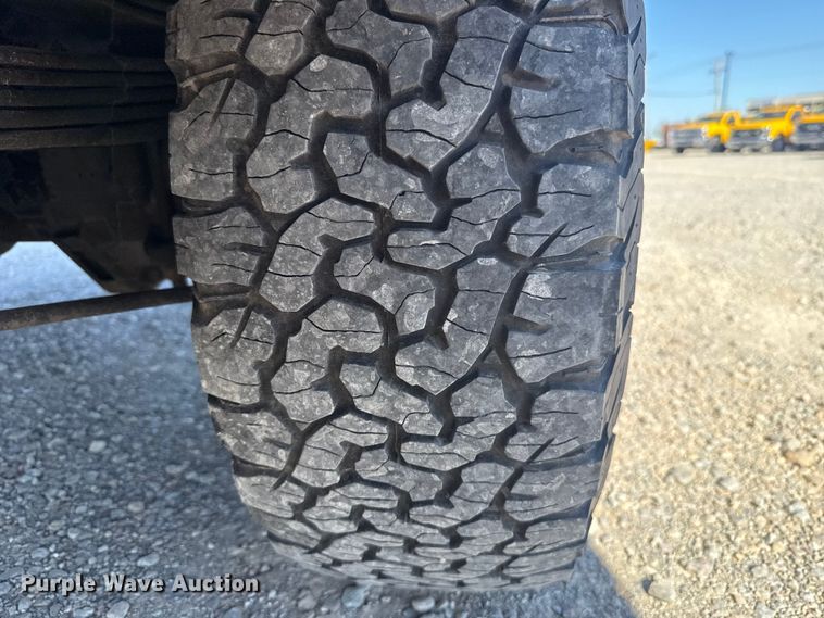 image for item NK9171 2018 Chevrolet Silverado 3500HD utility bed pickup truck