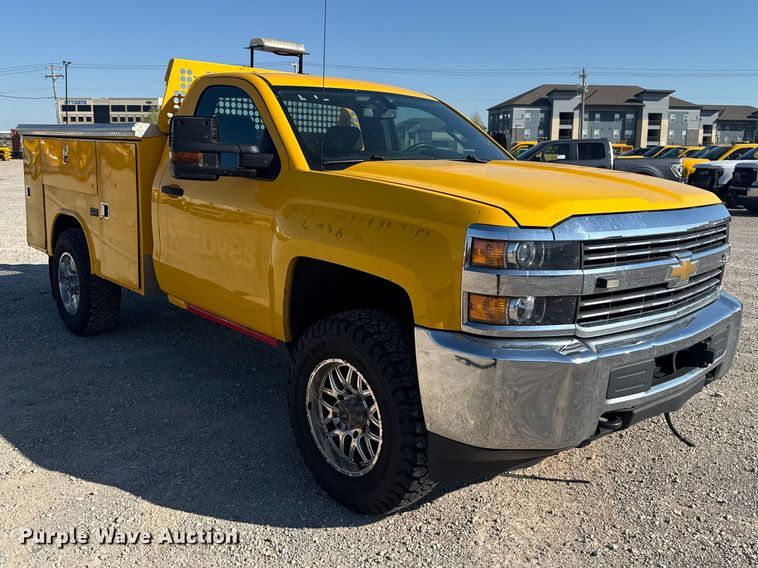 image for item NK9172 2017 Chevrolet Silverado 3500HD utility bed pickup truck