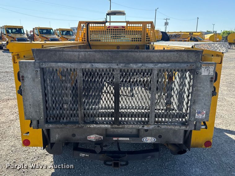 image for item NK9172 2017 Chevrolet Silverado 3500HD utility bed pickup truck