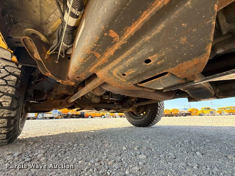 image for item NK9172 2017 Chevrolet Silverado 3500HD utility bed pickup truck