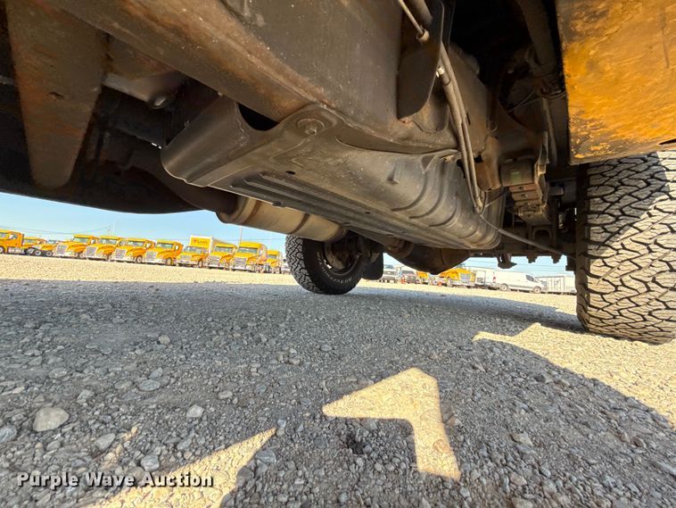 image for item NK9172 2017 Chevrolet Silverado 3500HD utility bed pickup truck