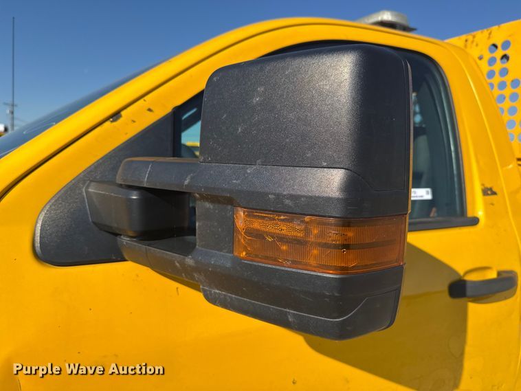 image for item NK9172 2017 Chevrolet Silverado 3500HD utility bed pickup truck