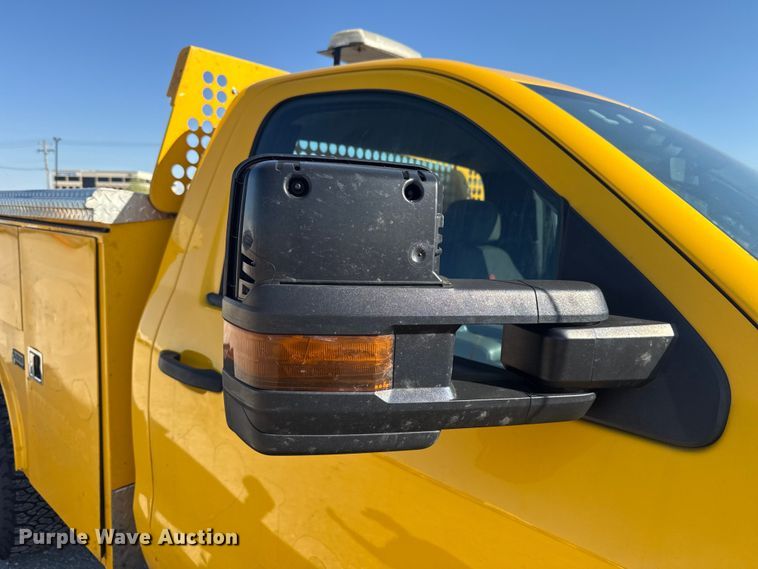 image for item NK9172 2017 Chevrolet Silverado 3500HD utility bed pickup truck