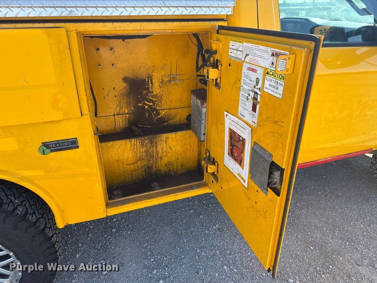 image for item NK9172 2017 Chevrolet Silverado 3500HD utility bed pickup truck