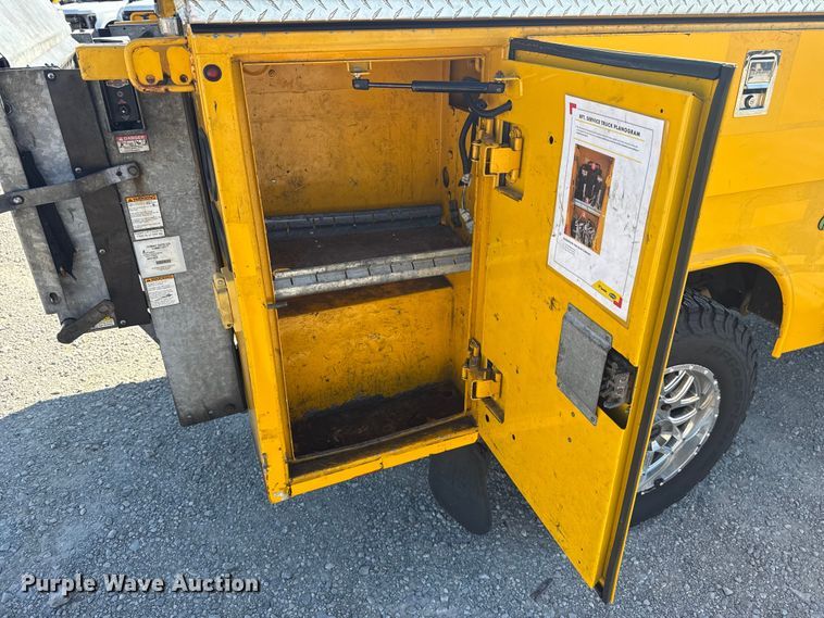 image for item NK9172 2017 Chevrolet Silverado 3500HD utility bed pickup truck