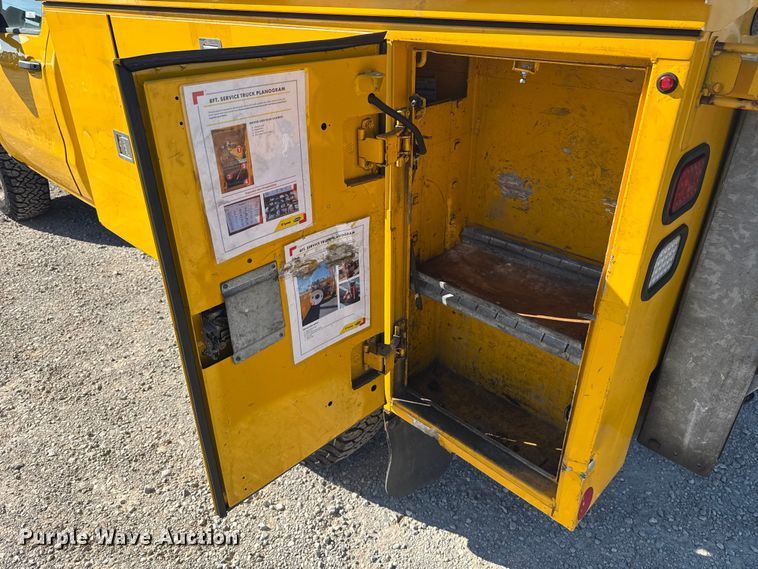 image for item NK9172 2017 Chevrolet Silverado 3500HD utility bed pickup truck