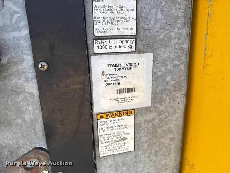 image for item NK9172 2017 Chevrolet Silverado 3500HD utility bed pickup truck