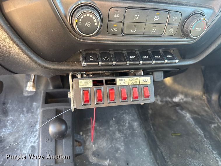 image for item NK9172 2017 Chevrolet Silverado 3500HD utility bed pickup truck