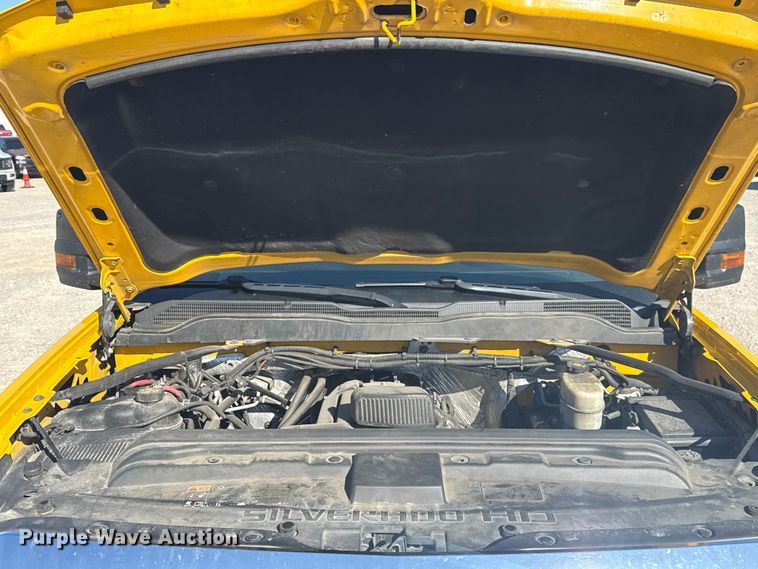 image for item NK9172 2017 Chevrolet Silverado 3500HD utility bed pickup truck