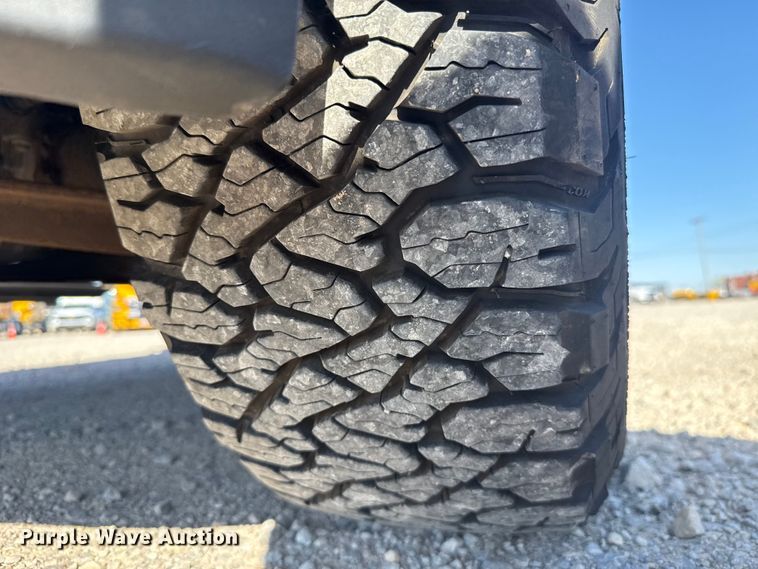 image for item NK9172 2017 Chevrolet Silverado 3500HD utility bed pickup truck