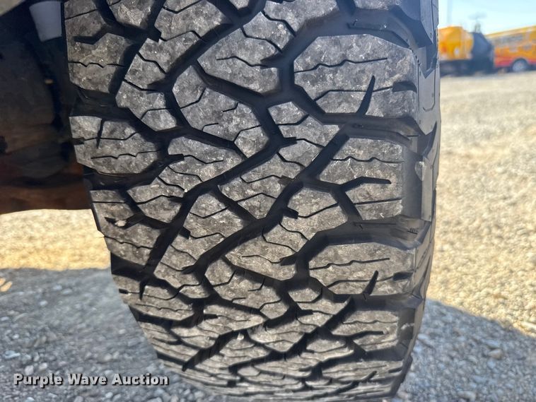 image for item NK9172 2017 Chevrolet Silverado 3500HD utility bed pickup truck