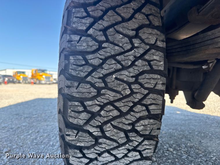 image for item NK9172 2017 Chevrolet Silverado 3500HD utility bed pickup truck