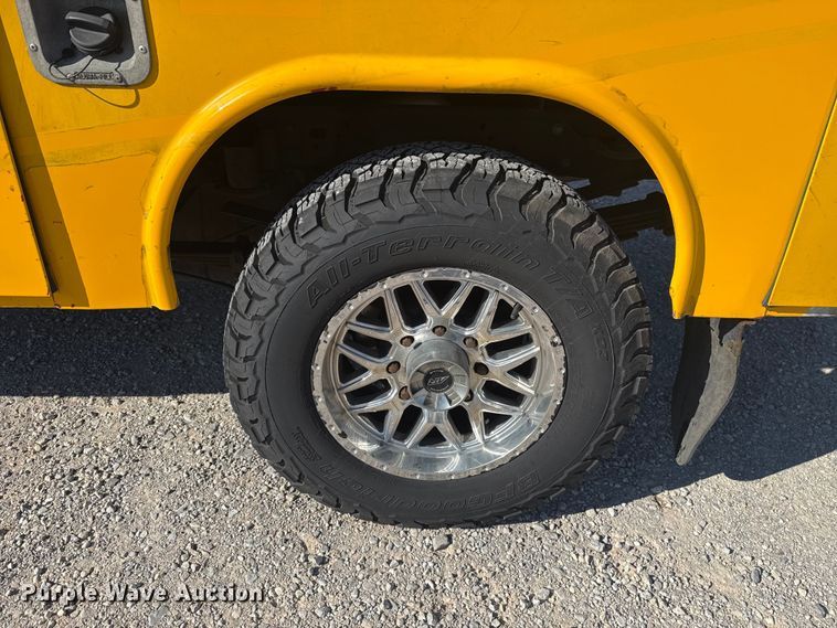 image for item NK9172 2017 Chevrolet Silverado 3500HD utility bed pickup truck