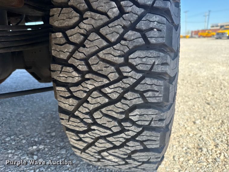 image for item NK9172 2017 Chevrolet Silverado 3500HD utility bed pickup truck