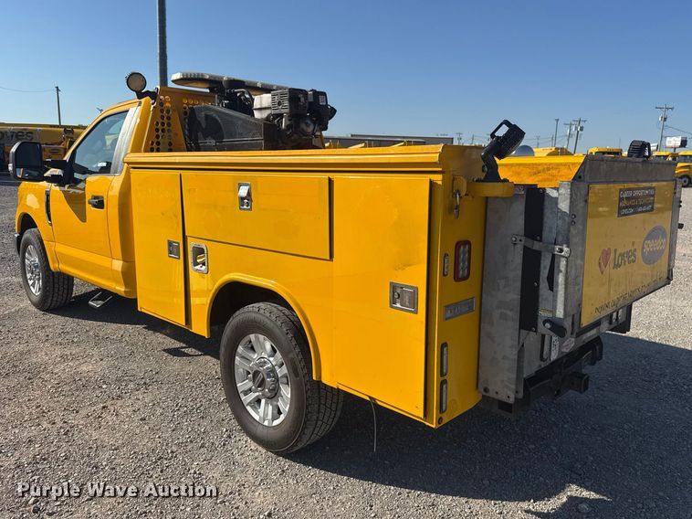 image for item NK9173 2019 Ford F350 Super Duty utility bed pickup truck