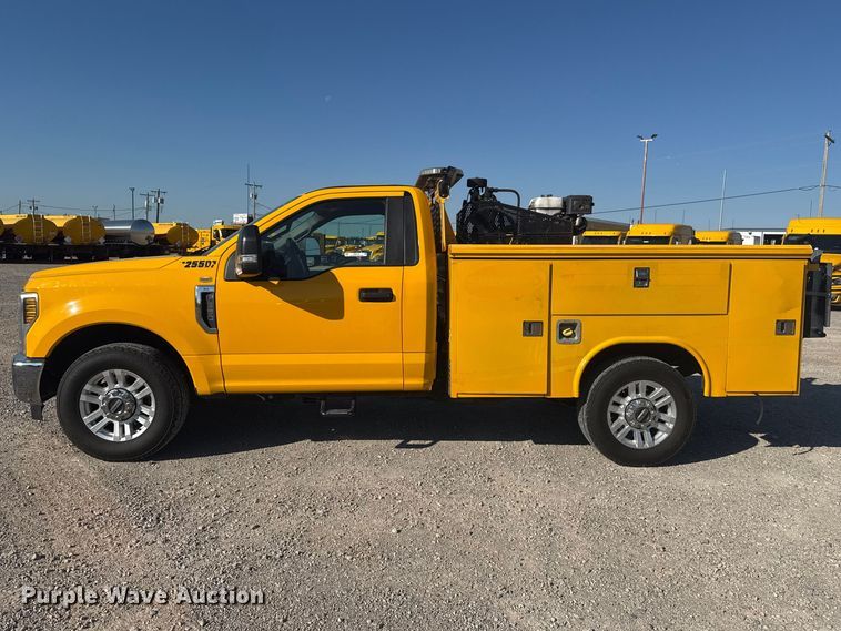 image for item NK9173 2019 Ford F350 Super Duty utility bed pickup truck