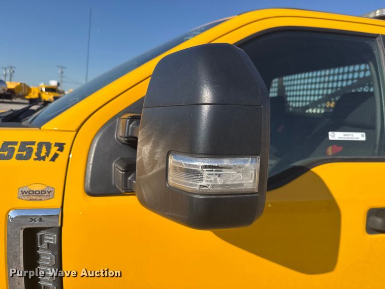 image for item NK9173 2019 Ford F350 Super Duty utility bed pickup truck