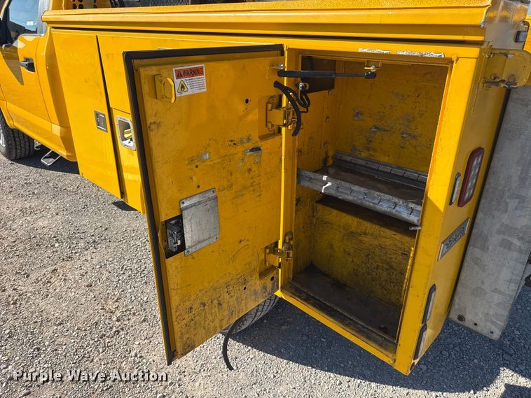 image for item NK9173 2019 Ford F350 Super Duty utility bed pickup truck