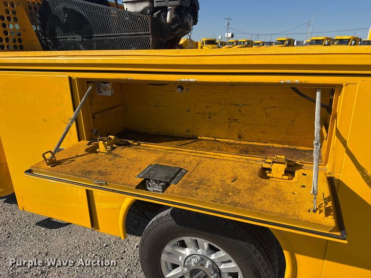 image for item NK9173 2019 Ford F350 Super Duty utility bed pickup truck