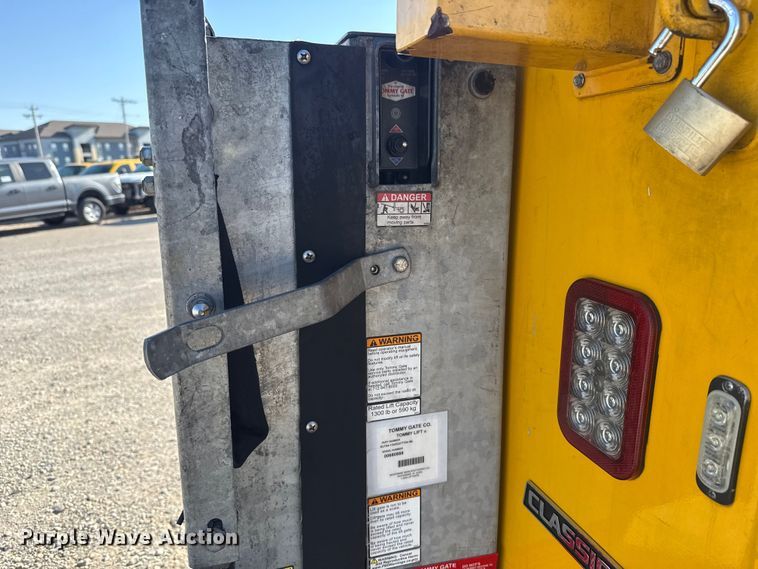 image for item NK9173 2019 Ford F350 Super Duty utility bed pickup truck