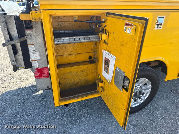 image for item NK9173 2019 Ford F350 Super Duty utility bed pickup truck