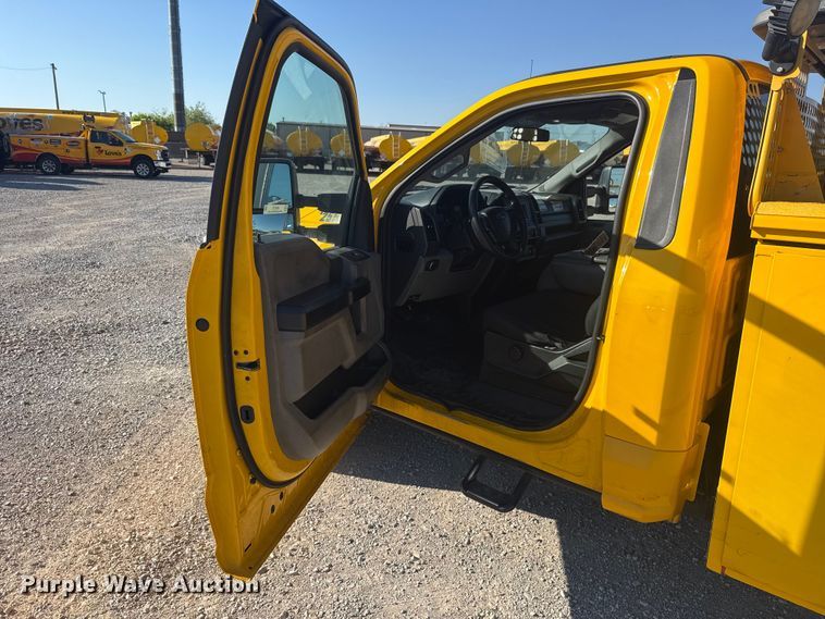 image for item NK9173 2019 Ford F350 Super Duty utility bed pickup truck