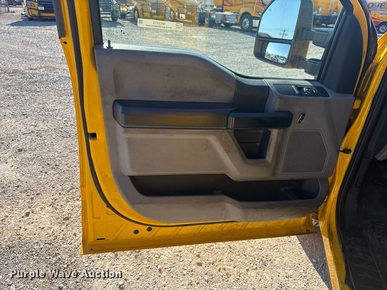 image for item NK9173 2019 Ford F350 Super Duty utility bed pickup truck