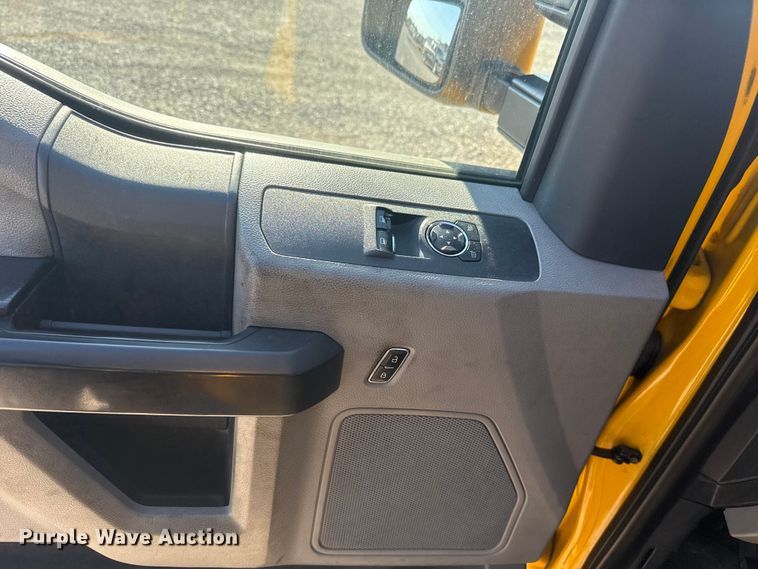 image for item NK9173 2019 Ford F350 Super Duty utility bed pickup truck