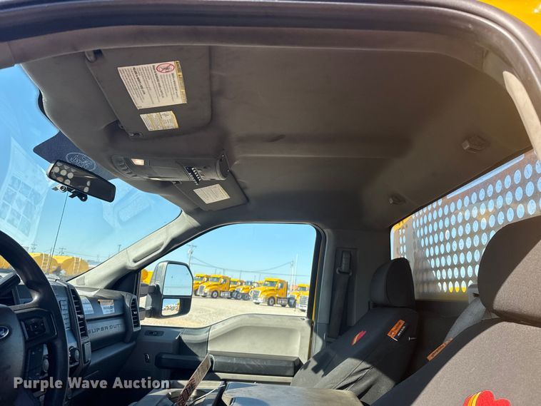 image for item NK9173 2019 Ford F350 Super Duty utility bed pickup truck