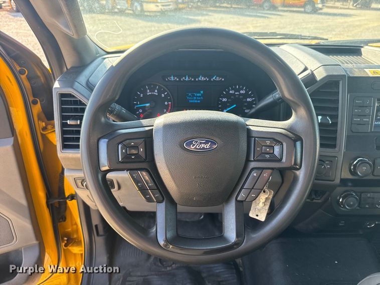 image for item NK9173 2019 Ford F350 Super Duty utility bed pickup truck