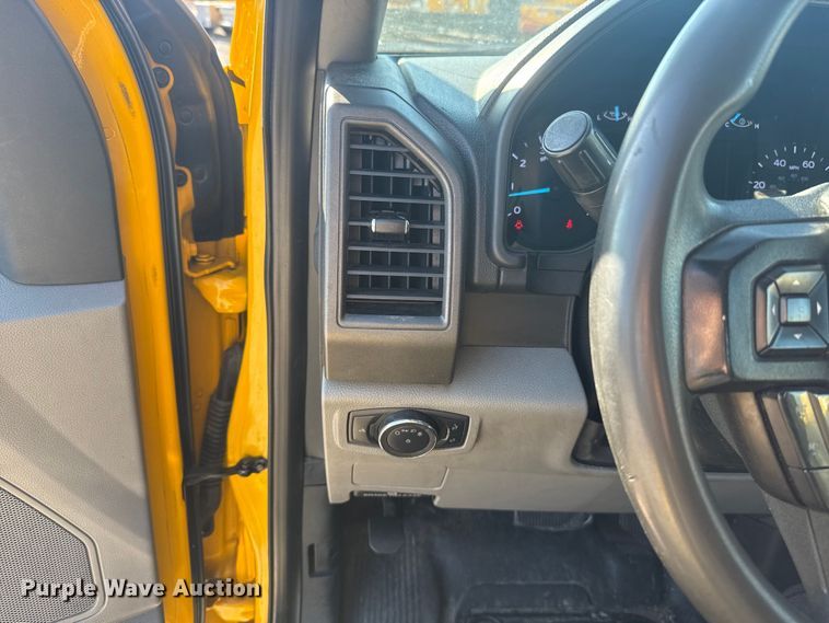 image for item NK9173 2019 Ford F350 Super Duty utility bed pickup truck